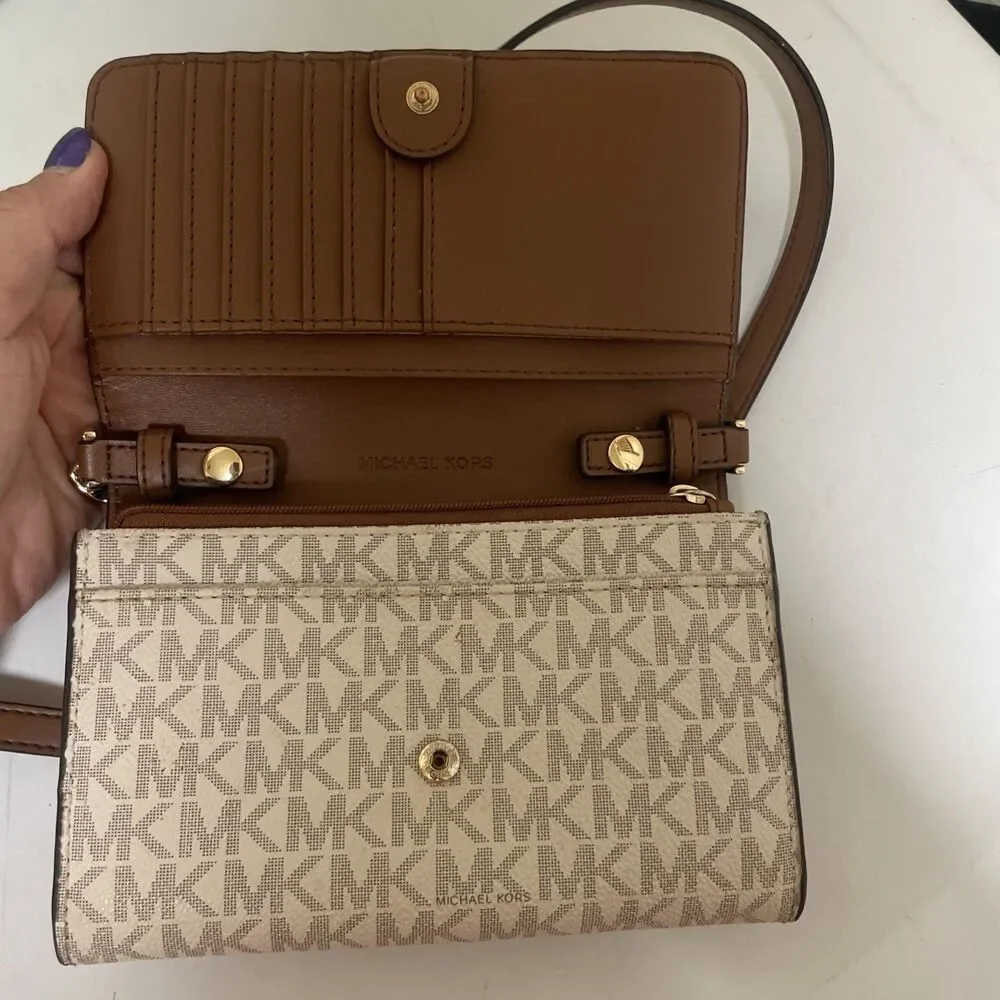 Michael Kors Jet Set Vanilla Multifunctional  Crossbody Wallet Handbag